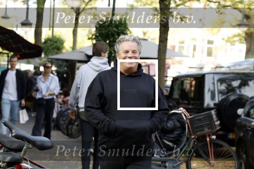Amsterdam 31 oktober 2022
Dirk Zeelenberg met een kennis in Amsterdam zuid.