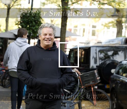 Amsterdam 31 oktober 2022
Dirk Zeelenberg met een kennis in Amsterdam zuid.