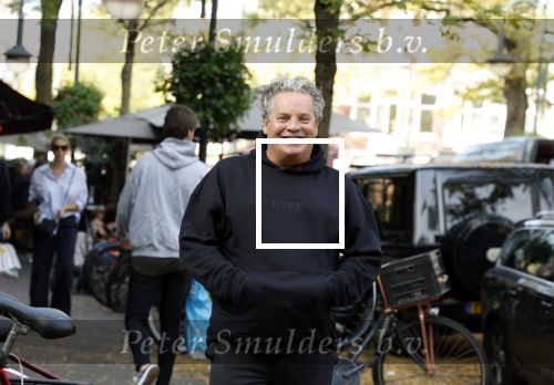 Amsterdam 31 oktober 2022
Dirk Zeelenberg met een kennis in Amsterdam zuid.
