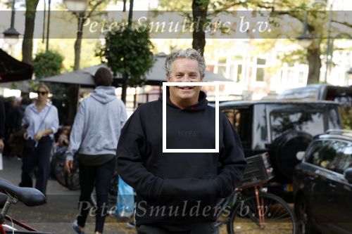 Amsterdam 31 oktober 2022
Dirk Zeelenberg met een kennis in Amsterdam zuid.