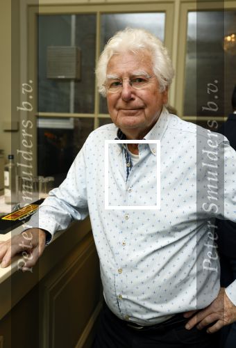 Amsterdam 17 november 2022
In theater Betty Asfalt viert Annemarie Oster haar 80e verjaardag . Gerard Cox