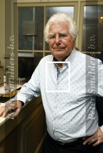 Amsterdam 17 november 2022
In theater Betty Asfalt viert Annemarie Oster haar 80e verjaardag . Gerard Cox