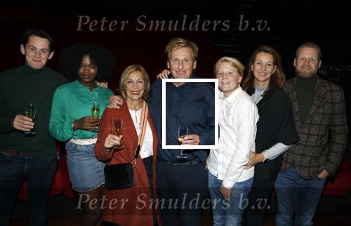 Zaandam 22 oktober 2022
Premiere Henny Huisman in het Zaantheater.
Henny met zijn vrouw Lia en kinderen /kleinkinderen