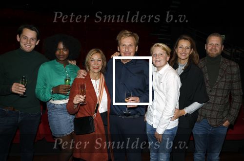 Zaandam 22 oktober 2022
Premiere Henny Huisman in het Zaantheater.
Henny met zijn vrouw Lia en kinderen /kleinkinderen