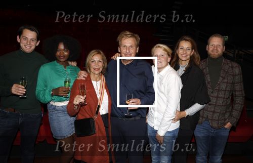 Zaandam 22 oktober 2022
Premiere Henny Huisman in het Zaantheater.
Henny met zijn vrouw Lia en kinderen /kleinkinderen