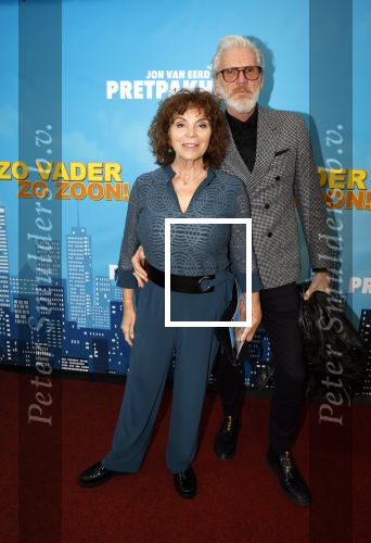 Zaandam 30 oktober 2022
Premiere zo vader zo zoon van Jon v Eerd in het zaantheater. Henriette Tol met partner Rob Snoek