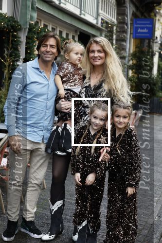 Amsterdam 9 november 2022
Presentatie kledinglijn  Iris Zeilstra bij restaurant de Luwte. Iris met man en hun kinderen