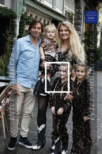 Amsterdam 9 november 2022
Presentatie kledinglijn  Iris Zeilstra bij restaurant de Luwte. Iris met man en hun kinderen