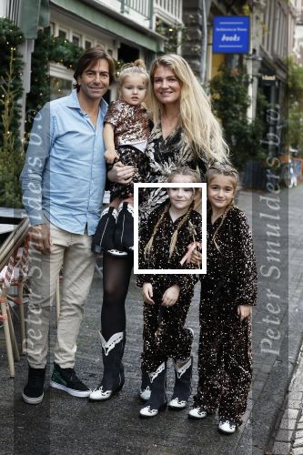 Amsterdam 9 november 2022
Presentatie kledinglijn  Iris Zeilstra bij restaurant de Luwte. Iris met man en hun kinderen