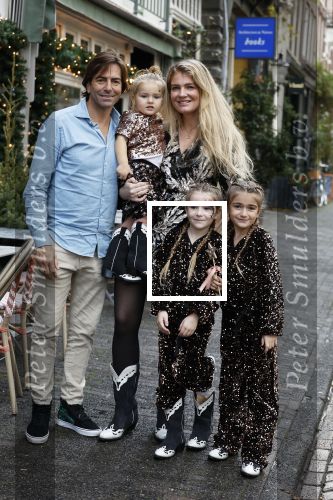 Amsterdam 9 november 2022
Presentatie kledinglijn  Iris Zeilstra bij restaurant de Luwte. Iris met man en hun kinderen