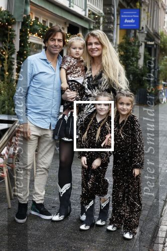 Amsterdam 9 november 2022
Presentatie kledinglijn  Iris Zeilstra bij restaurant de Luwte. Iris met man en hun kinderen