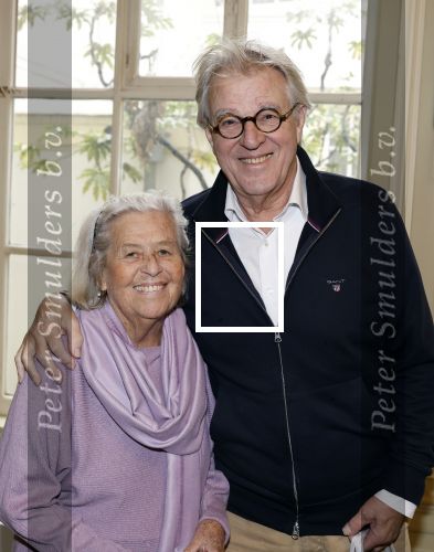 Amsterdam 17 november 2022
In theater Betty Asfalt viert Annemarie Oster haar 80e verjaardag . Jeroen Krabbe kwam met zijn vrouw Herma Krabbe