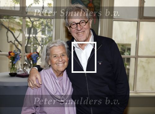 Amsterdam 17 november 2022
In theater Betty Asfalt viert Annemarie Oster haar 80e verjaardag . Jeroen Krabbe kwam met zijn vrouw Herma Krabbe