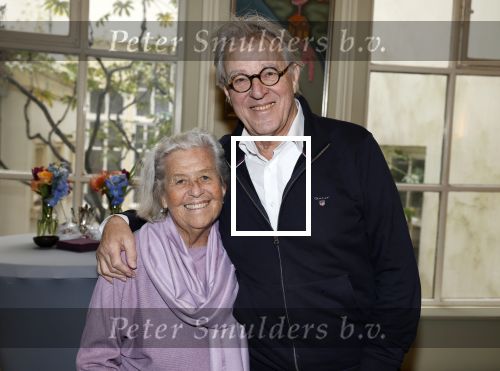 Amsterdam 17 november 2022
In theater Betty Asfalt viert Annemarie Oster haar 80e verjaardag . Jeroen Krabbe kwam met zijn vrouw Herma Krabbe