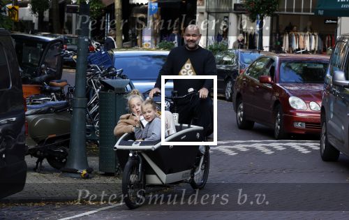 Amsterdam 26 oktober 2022
Jeroen v d Bergh met zijn kindeen in de bakfiets