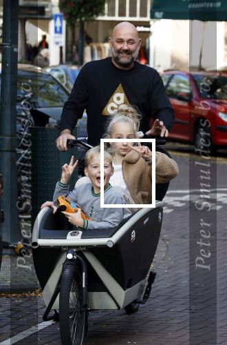 Amsterdam 26 oktober 2022
Jeroen v d Bergh met zijn kindeen in de bakfiets
