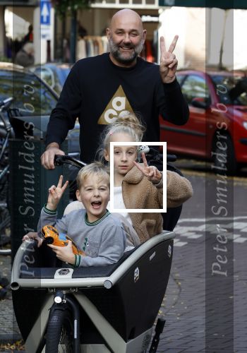 Amsterdam 26 oktober 2022
Jeroen v d Bergh met zijn kindeen in de bakfiets