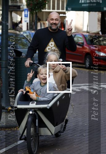 Amsterdam 26 oktober 2022
Jeroen v d Bergh met zijn kindeen in de bakfiets