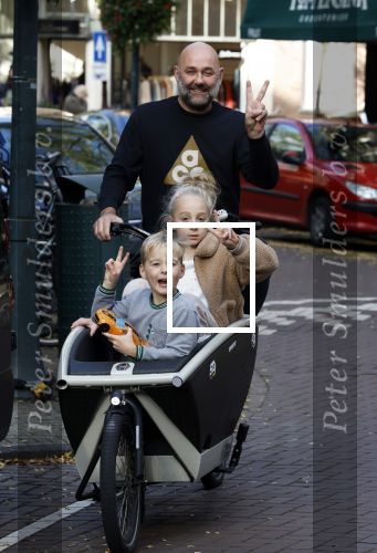 Amsterdam 26 oktober 2022
Jeroen v d Bergh met zijn kindeen in de bakfiets