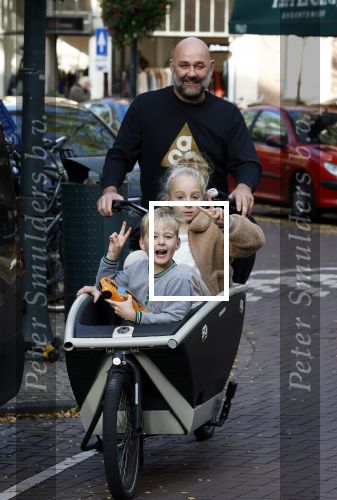 Amsterdam 26 oktober 2022
Jeroen v d Bergh met zijn kindeen in de bakfiets