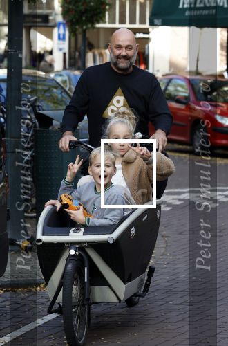 Amsterdam 26 oktober 2022
Jeroen v d Bergh met zijn kindeen in de bakfiets