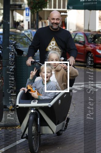 Amsterdam 26 oktober 2022
Jeroen v d Bergh met zijn kindeen in de bakfiets