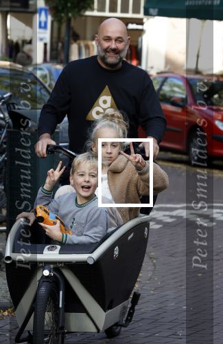 Amsterdam 26 oktober 2022
Jeroen v d Bergh met zijn kindeen in de bakfiets