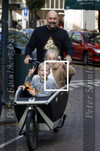 Amsterdam 26 oktober 2022
Jeroen v d Bergh met zijn kindeen in de bakfiets