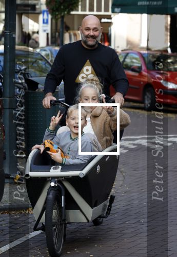 Amsterdam 26 oktober 2022
Jeroen v d Bergh met zijn kindeen in de bakfiets