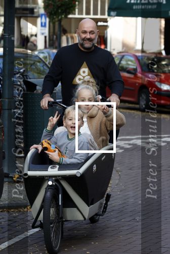 Amsterdam 26 oktober 2022
Jeroen v d Bergh met zijn kindeen in de bakfiets
