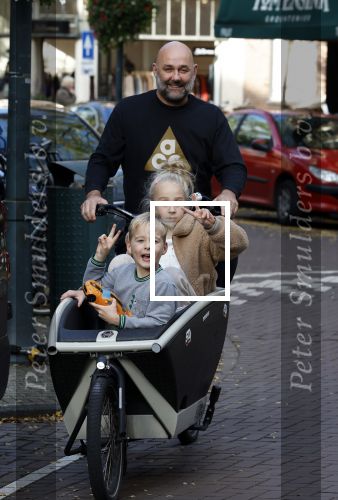 Amsterdam 26 oktober 2022
Jeroen v d Bergh met zijn kindeen in de bakfiets