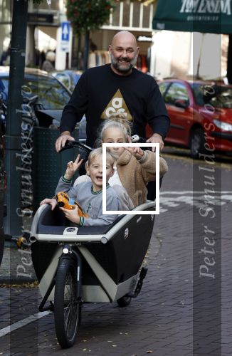 Amsterdam 26 oktober 2022
Jeroen v d Bergh met zijn kindeen in de bakfiets