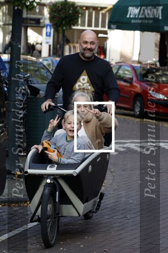 Amsterdam 26 oktober 2022
Jeroen v d Bergh met zijn kindeen in de bakfiets