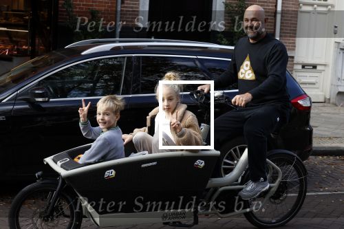 Amsterdam 26 oktober 2022
Jeroen v d Bergh met zijn kindeen in de bakfiets