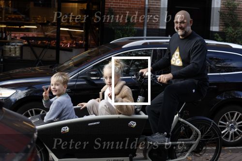 Amsterdam 26 oktober 2022
Jeroen v d Bergh met zijn kindeen in de bakfiets