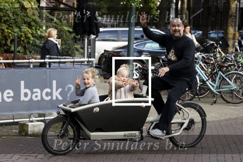 Amsterdam 26 oktober 2022
Jeroen v d Bergh met zijn kindeen in de bakfiets
