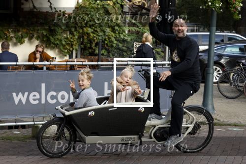 Amsterdam 26 oktober 2022
Jeroen v d Bergh met zijn kindeen in de bakfiets