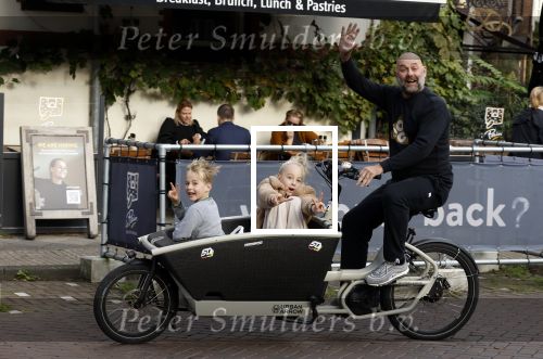 Amsterdam 26 oktober 2022
Jeroen v d Bergh met zijn kindeen in de bakfiets