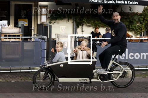 Amsterdam 26 oktober 2022
Jeroen v d Bergh met zijn kindeen in de bakfiets