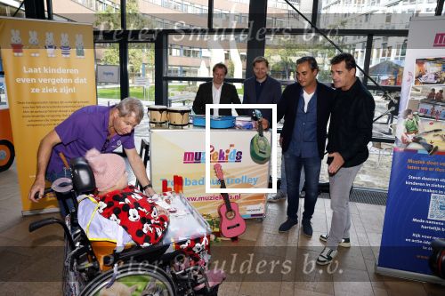 Utrecht 25 oktober 2022
Jeroen v d Boom reikt prijs uit in het Wilhelmina kinderziekenhuis in Utrecht.