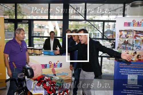 Utrecht 25 oktober 2022
Jeroen v d Boom reikt prijs uit in het Wilhelmina kinderziekenhuis in Utrecht.