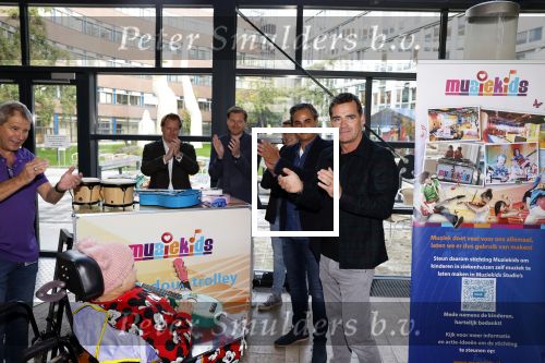 Utrecht 25 oktober 2022
Jeroen v d Boom reikt prijs uit in het Wilhelmina kinderziekenhuis in Utrecht.