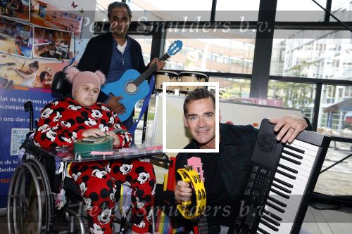Utrecht 25 oktober 2022
Jeroen v d Boom reikt prijs uit in het Wilhelmina kinderziekenhuis in Utrecht.