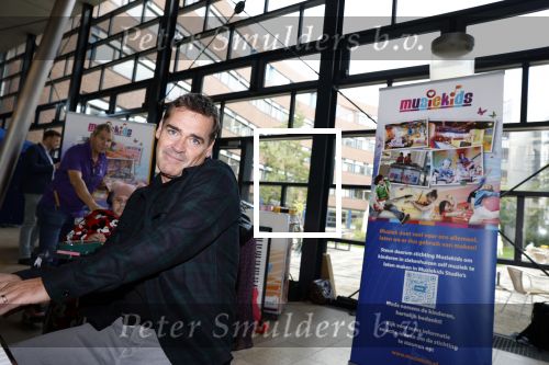 Utrecht 25 oktober 2022
Jeroen v d Boom reikt prijs uit in het Wilhelmina kinderziekenhuis in Utrecht.
