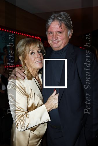 Rotterdam 7 november 2022
Premiere Casa Coco met oa Gerard Cox Joke Bruijs Loes Luca Katja Schuurman Frederique Spigt Bruni Heinke Oscar Aerts Chris Tates Richard Groenendijk en Pamela Teves. Joke met partner Frits Landesbergen