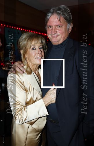 Rotterdam 7 november 2022
Premiere Casa Coco met oa Gerard Cox Joke Bruijs Loes Luca Katja Schuurman Frederique Spigt Bruni Heinke Oscar Aerts Chris Tates Richard Groenendijk en Pamela Teves. Joke met partner Frits Landesbergen