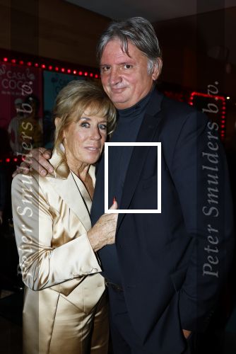 Rotterdam 7 november 2022
Premiere Casa Coco met oa Gerard Cox Joke Bruijs Loes Luca Katja Schuurman Frederique Spigt Bruni Heinke Oscar Aerts Chris Tates Richard Groenendijk en Pamela Teves. Joke met partner Frits Landesbergen