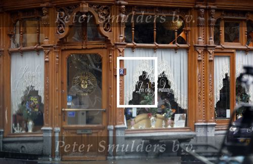 Amsterdam 17 november 2022
Roxeanne Hazes gaat naar de kapper in de Jordaan en haar vriend Erik Zwennes komt haar ophalen .