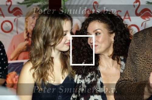 Rotterdam 7 november 2022
Premiere Casa Coco met oa Gerard Cox Joke Bruijs Loes Luca Katja Schuurman Frederique Spigt Bruni Heinke Oscar Aerts Chris Tates Richard Groenendijk en Pamela Teves. Katja en dochter Sammie Romer