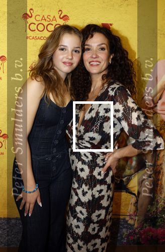 Rotterdam 7 november 2022
Premiere Casa Coco met oa Gerard Cox Joke Bruijs Loes Luca Katja Schuurman Frederique Spigt Bruni Heinke Oscar Aerts Chris Tates Richard Groenendijk en Pamela Teves. Katja en dochter Sammie Romer